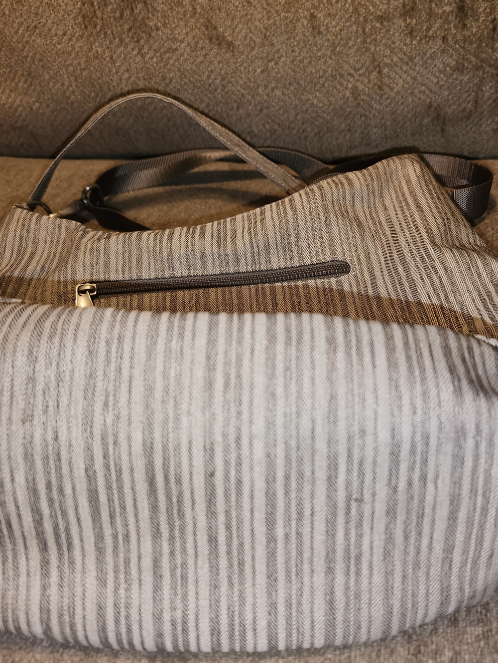 Haiku Women's Ascend Hobo Shoulder Bag - Picture 3 of 5